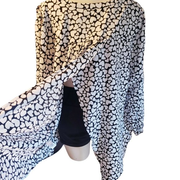 LANE BRYANT Black White HEARTS Print Blouse Womens PLUS 18/20 Split Back Top - Picture 3 of 8